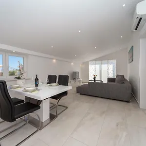  Apartment Antonio